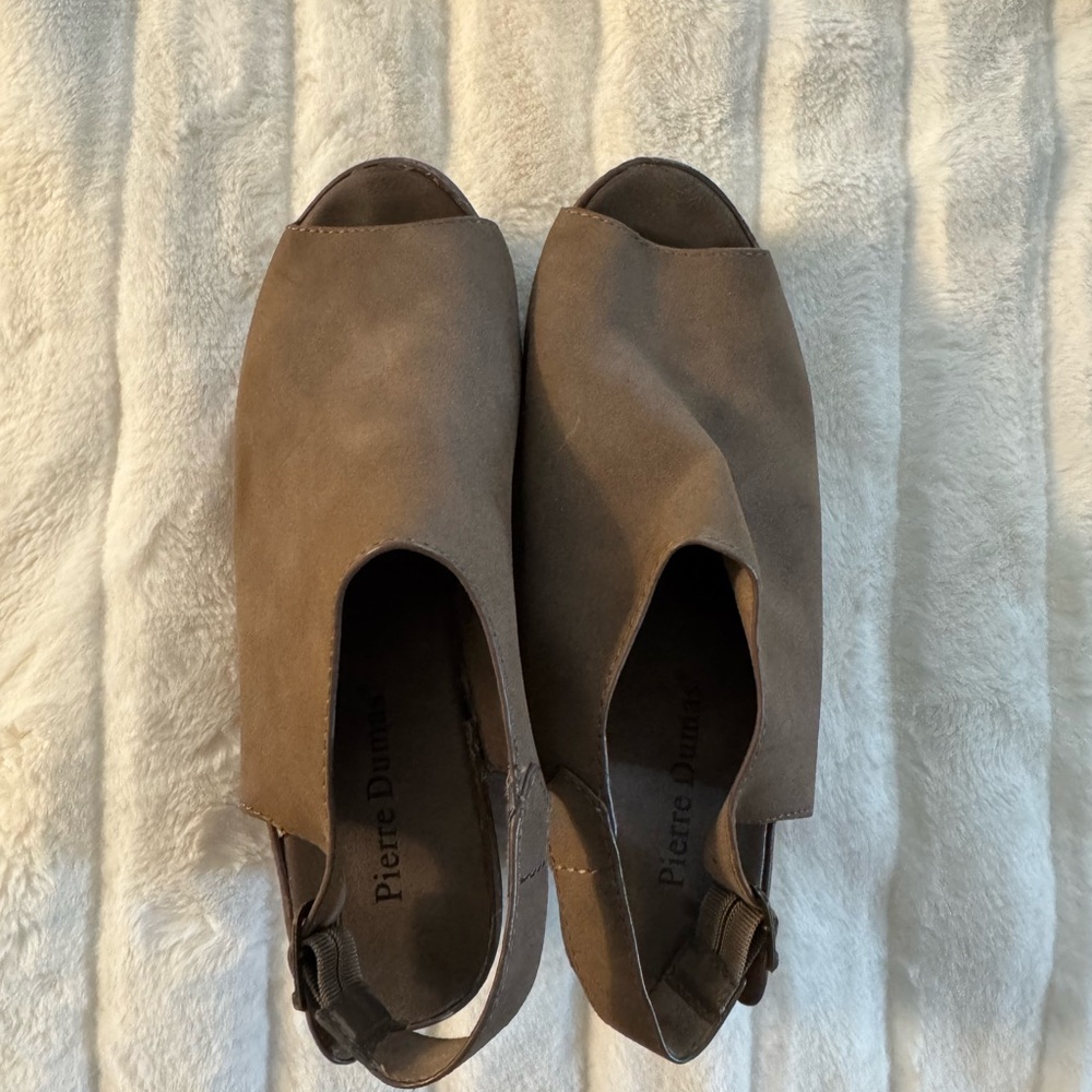 Pierre Dumas Women's Tan Peep Toe Mules